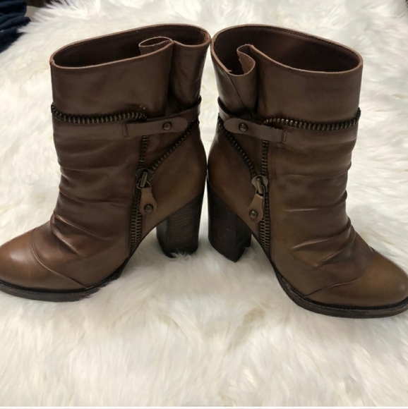 BCBGeneration heeled cognac booties size 7.5 - Picture 4 of 7